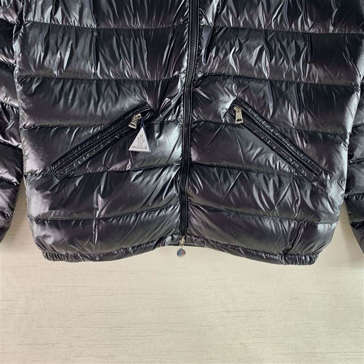 MONCLER ACORUS SHORT DOWN JACKET – MC106
