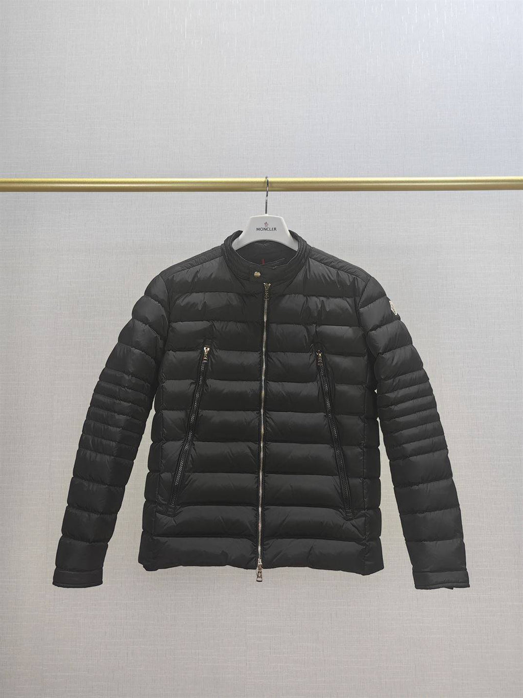 MONCLER AMIOT SHORT DOWN JACKET BLACK – MC091