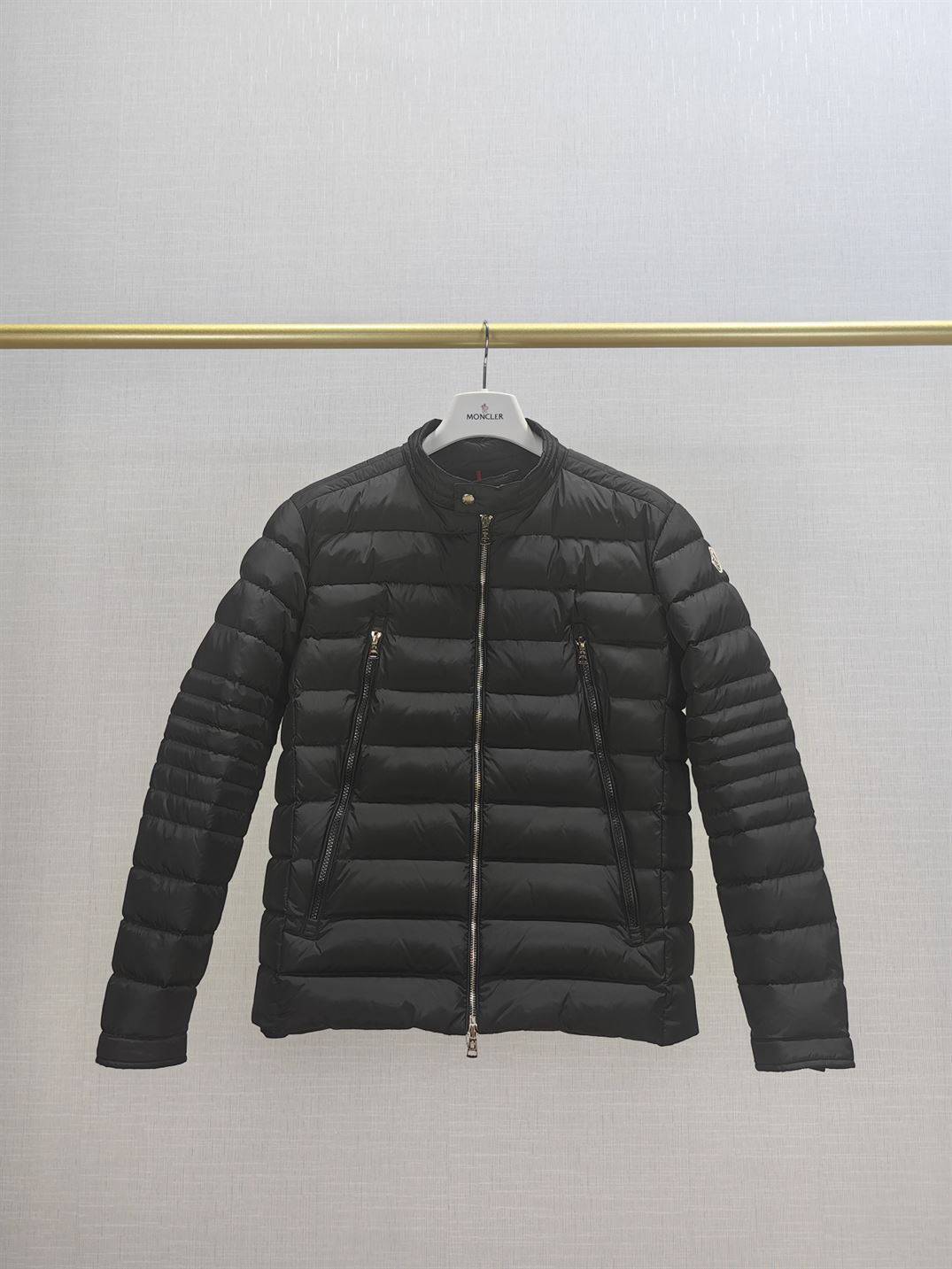 MONCLER AMIOT SHORT DOWN JACKET BLACK – MC091