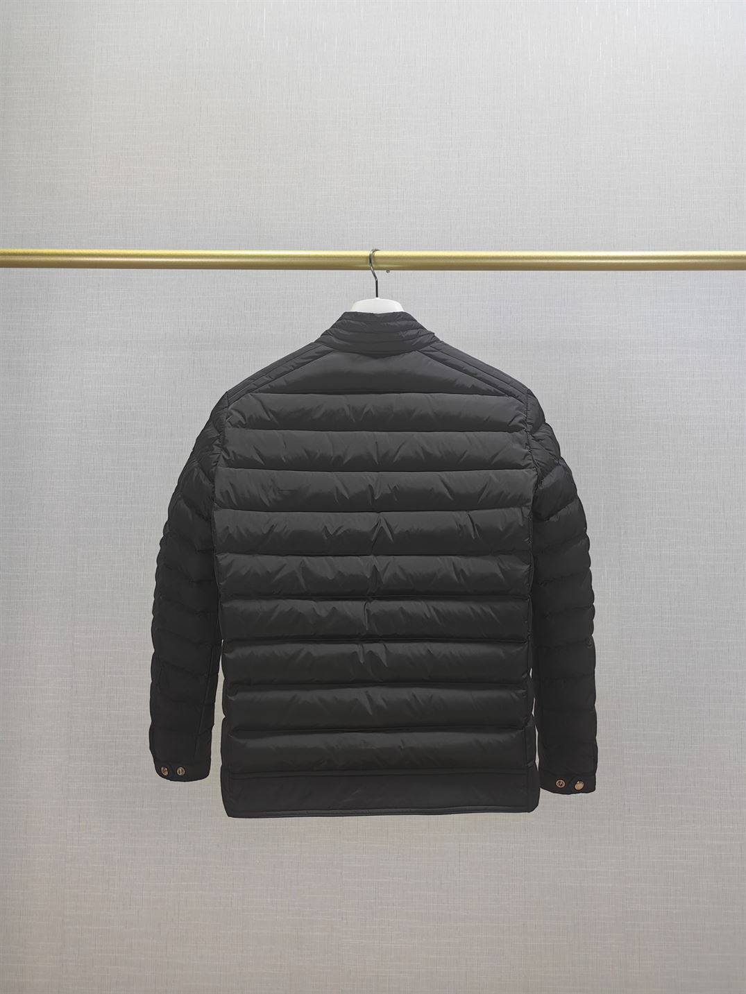 MONCLER AMIOT SHORT DOWN JACKET BLACK – MC091