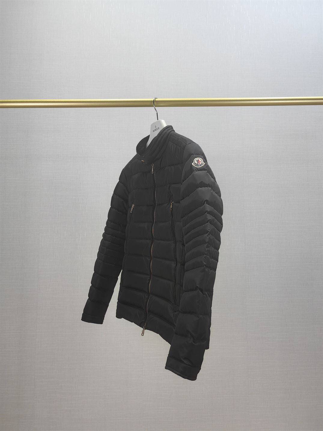 MONCLER AMIOT SHORT DOWN JACKET BLACK – MC091