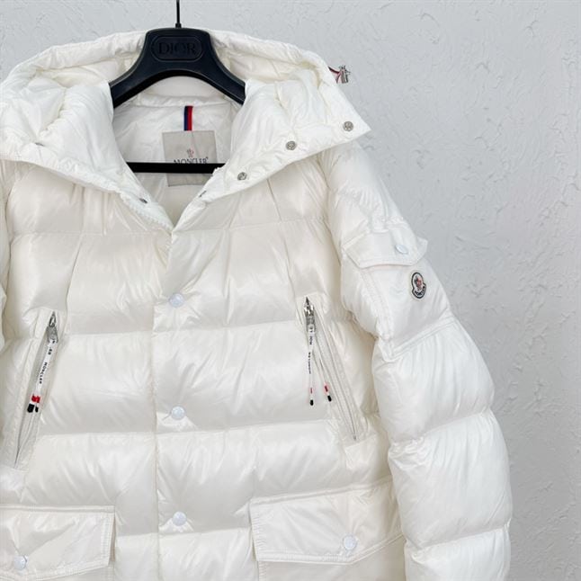 MONCLER CHIABLESE LONG PARKA JACKET IN WHITE – MC051