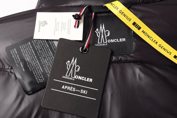 MONCLER COAT – MC105