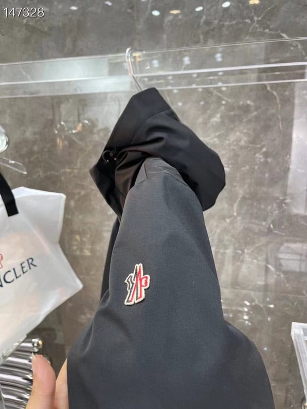 MONCLER COAT – MC121