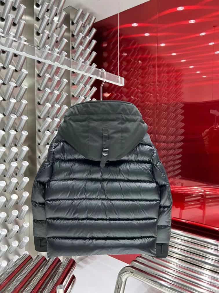 MONCLER COAT – MC132