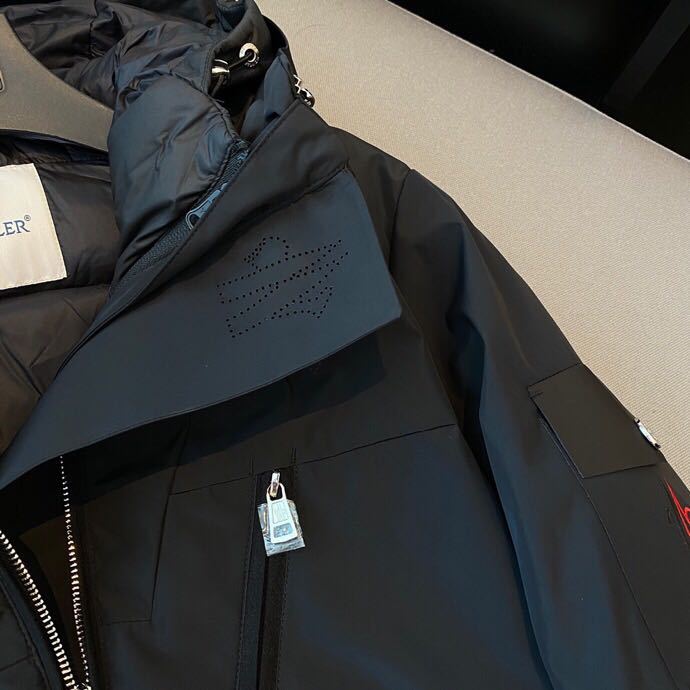 MONCLER COAT – MC137
