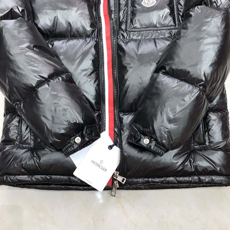 MONCLER COAT FOR MEN – MC008