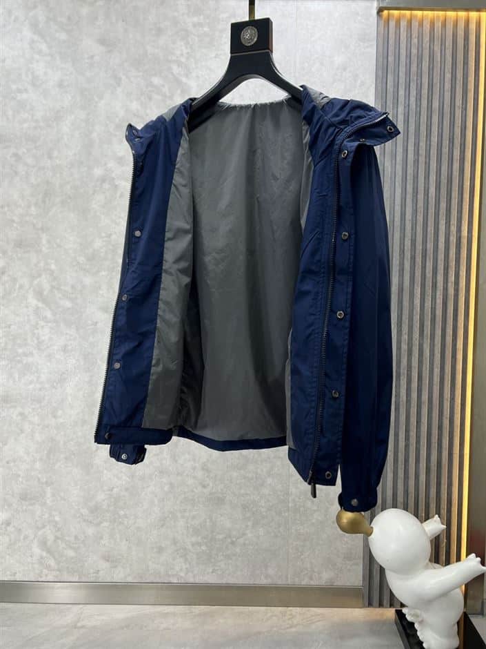 MONCLER GUIERS RAIN JACKET – MC100