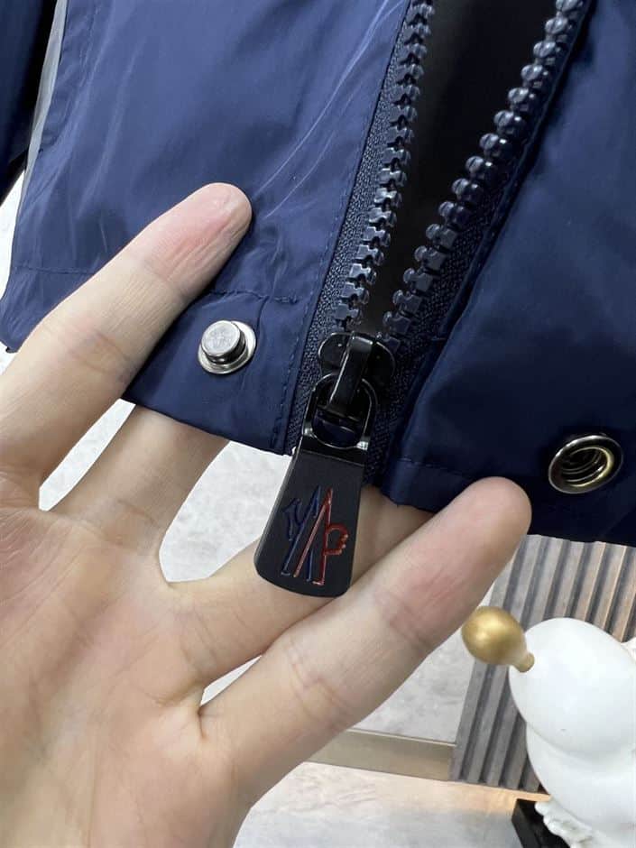 MONCLER GUIERS RAIN JACKET – MC100