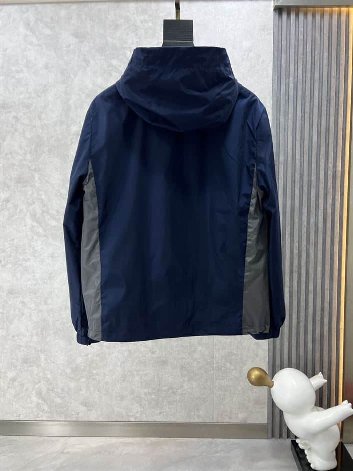 MONCLER GUIERS RAIN JACKET – MC100