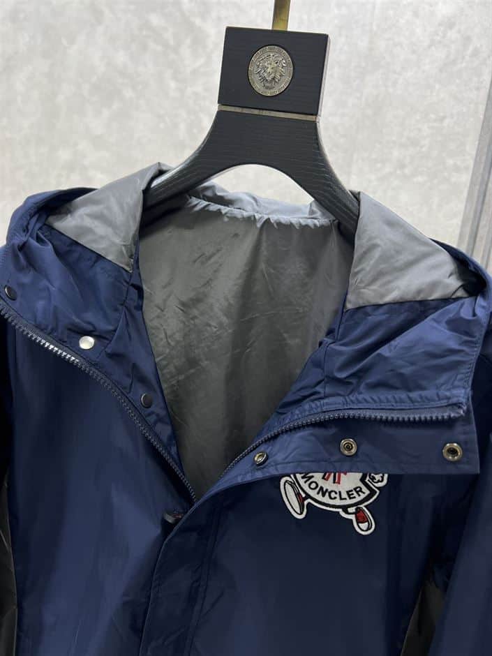 MONCLER GUIERS RAIN JACKET – MC100