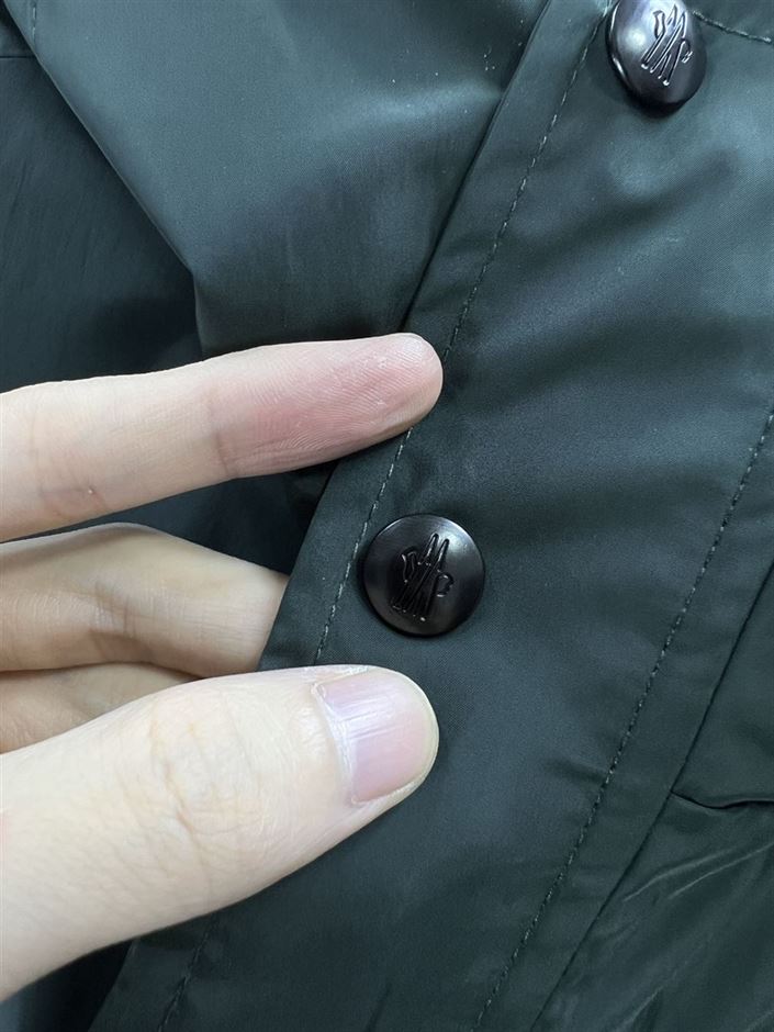MONCLER GUIERS RAIN JACKET – MC101