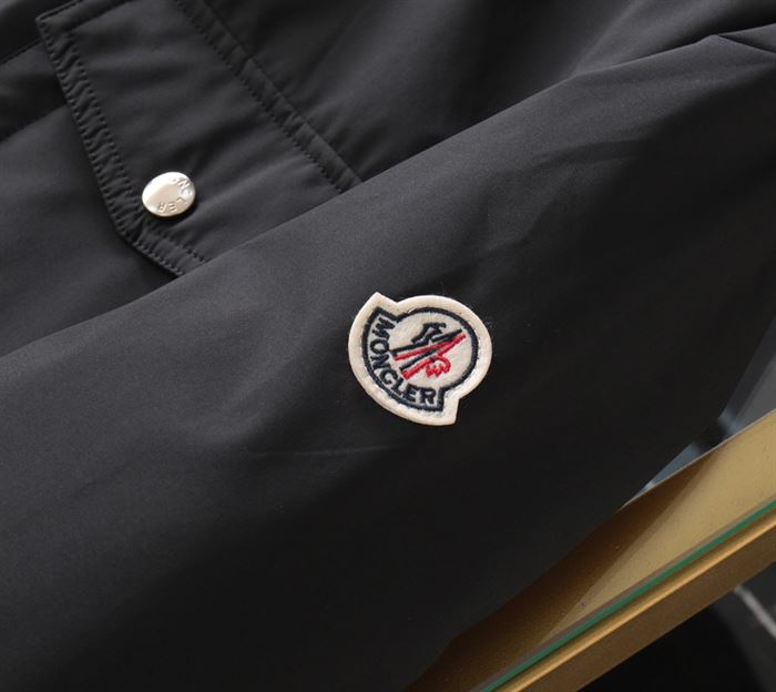 MONCLER LOZERE SHORT DOWN JACKET – MC094