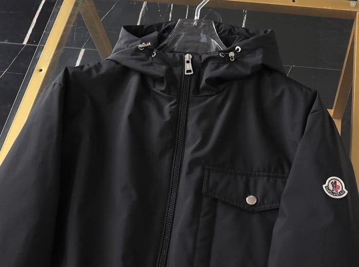 MONCLER LOZERE SHORT DOWN JACKET – MC094
