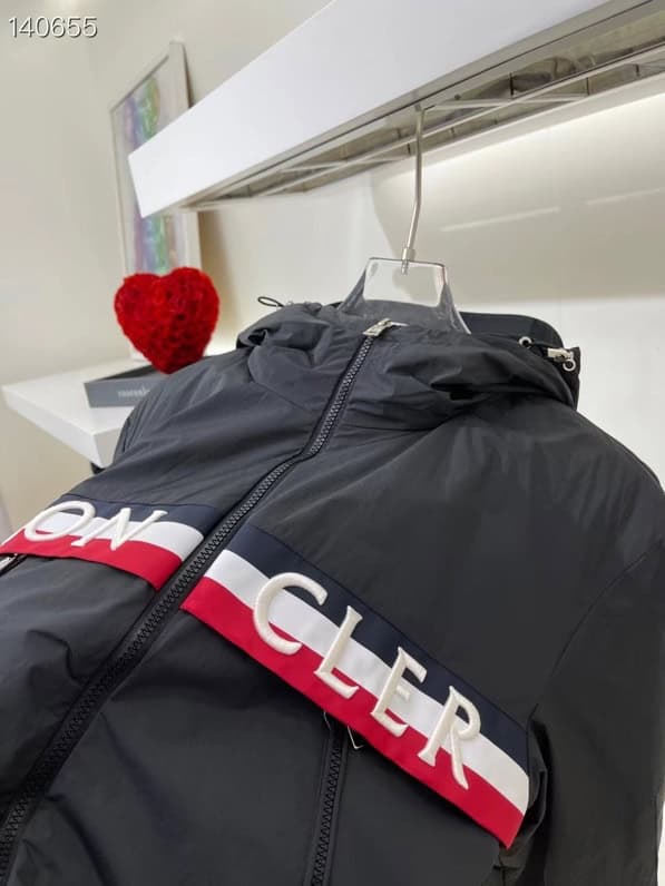 MONCLER OLARGUES HOODED DOWN JACKET – MC112