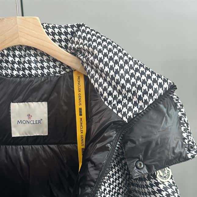 MONCLER SOCOTRINE SHORT DOWN JACKET – MC057