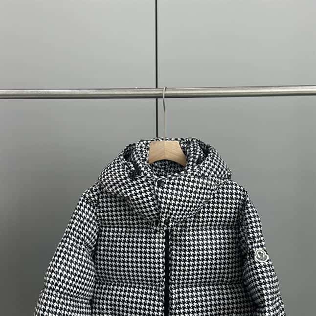 MONCLER SOCOTRINE SHORT DOWN JACKET – MC057