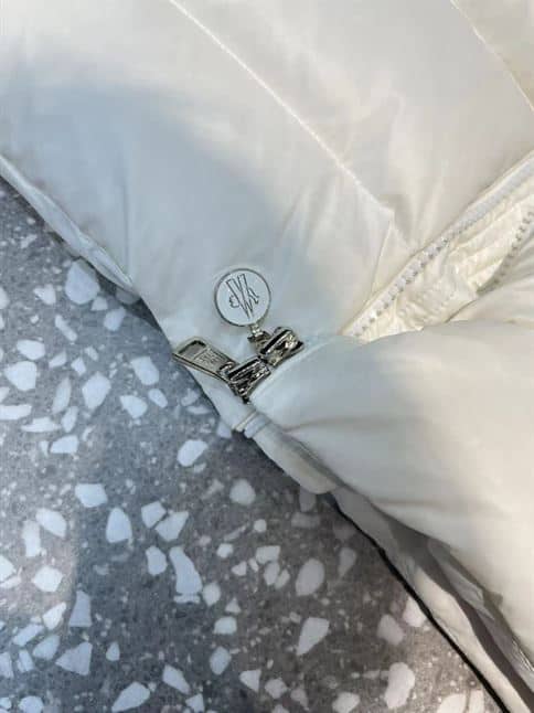 MONCLER WHITE DOWN SAULX PUFFER JACKET – MC026