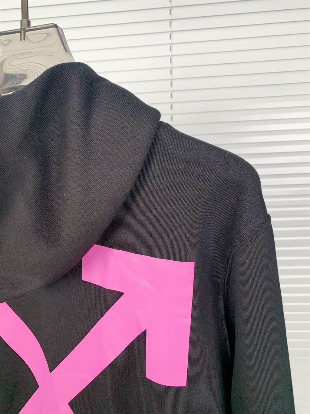 OFF-WHITE ARROW CARAVAGGIO MERCY SKATE HOODIE BLACK PURPLE – OS014