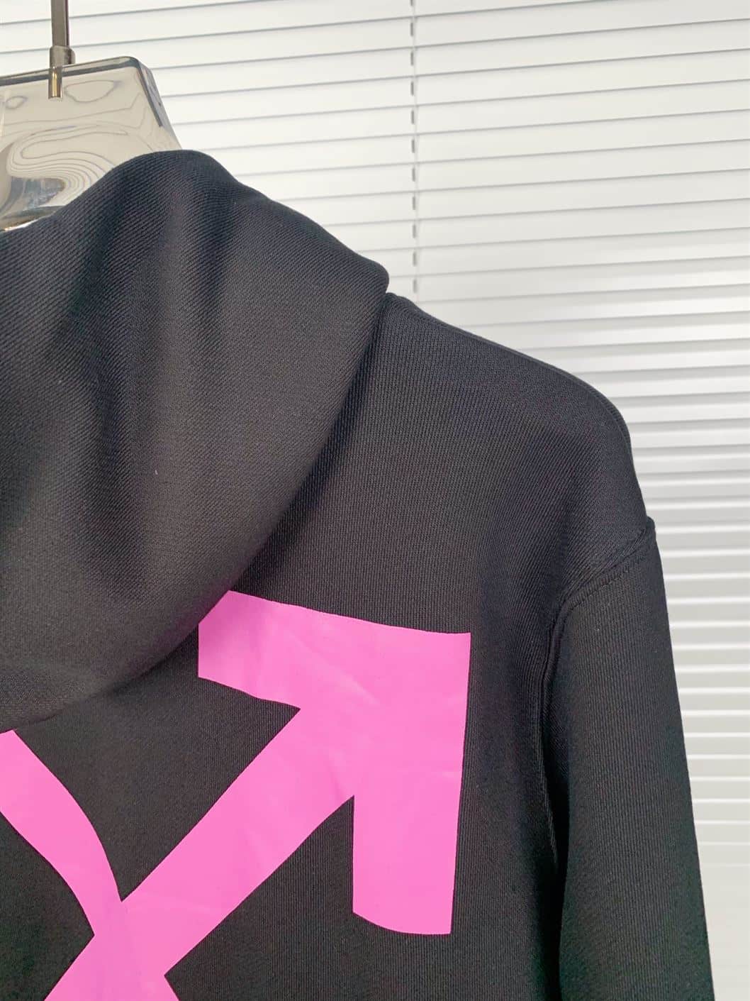 OFF-WHITE ARROW CARAVAGGIO MERCY SKATE HOODIE BLACK PURPLE – OS014