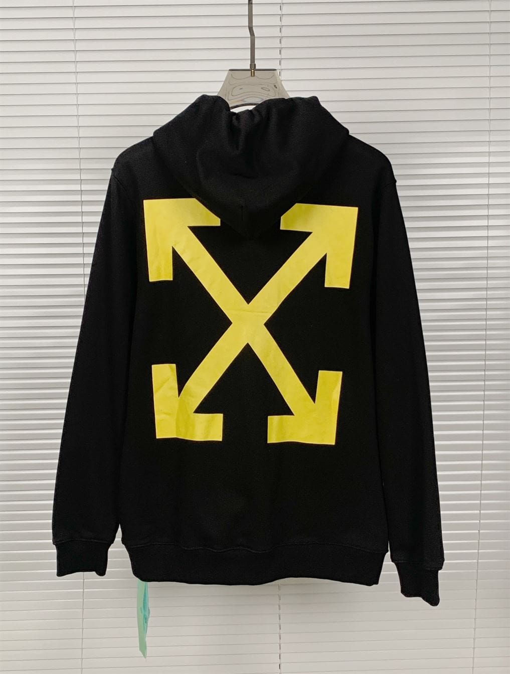 OFF-WHITE ARROW CARAVAGGIO MERCY SKATE HOODIE BLACK YELLOW MULTI – OS016