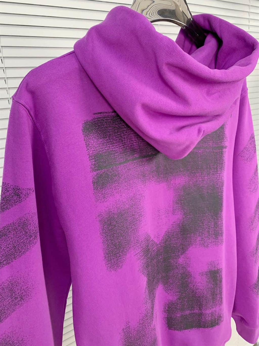 OFF-WHITE ARROWS-PRINT DRAWSTRING HOODIE – OS013