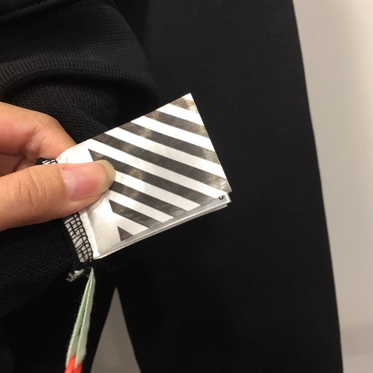 OFF-WHITE CARAVAGGIO ARROW HOODIE – OS004
